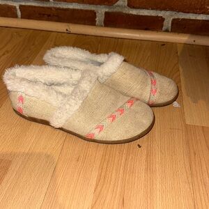 Tom’s kids slippers